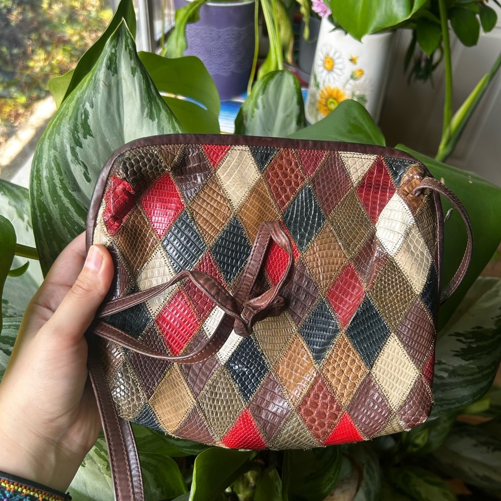 Bottega Veneta Brown Crossbody Bag with Pattern Design - Picture 3 of 9